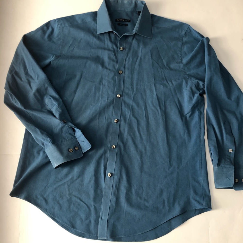 VanHeusen slim fit men’s shirt Sz 16-16.5 (32/33)